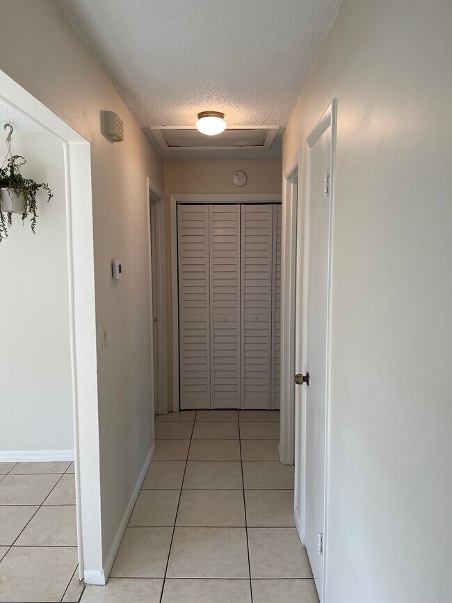 Hallway to Bedrooms - 907 E Weatherbee Rd