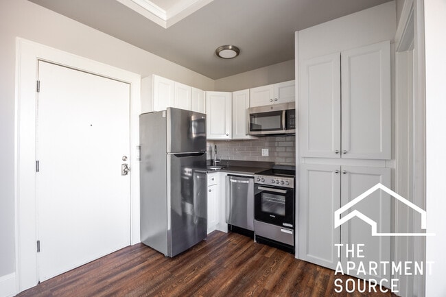 Building Photo - 817 W Lakeside Pl