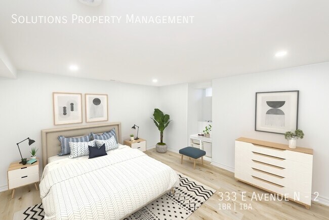 Building Photo - **Bright One Bedroom Basement Unit **