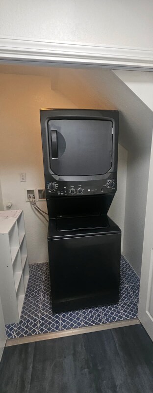 Building Photo - 437 Harris Ln