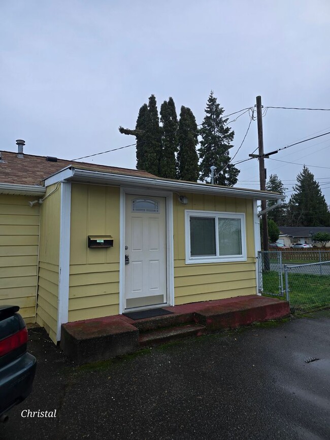 Building Photo - 2531 Stephenson Ave