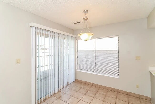 Building Photo - 5140 N 69th Ave