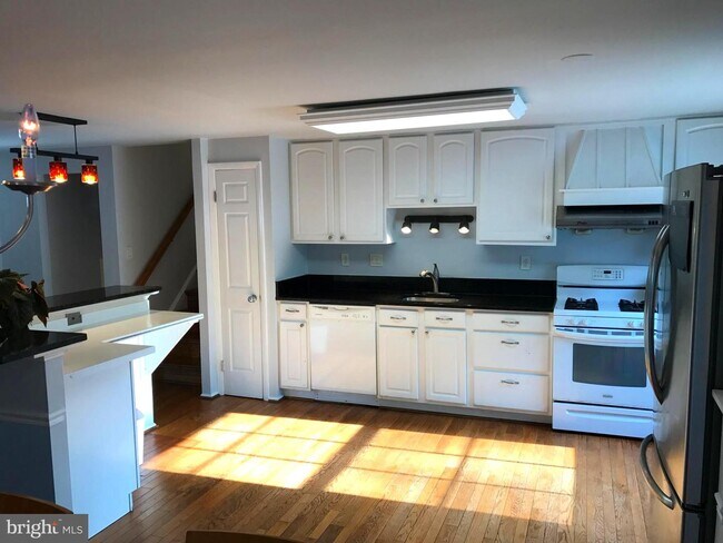 Building Photo - 7616 Anamosa Way