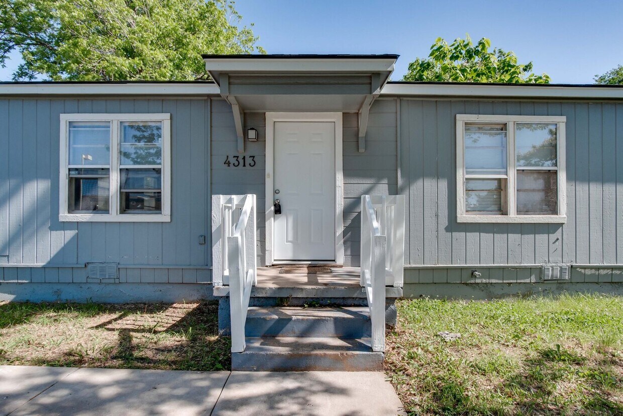 Foto principal - Remodeled 3-Bedroom Home with Spacious Pat...