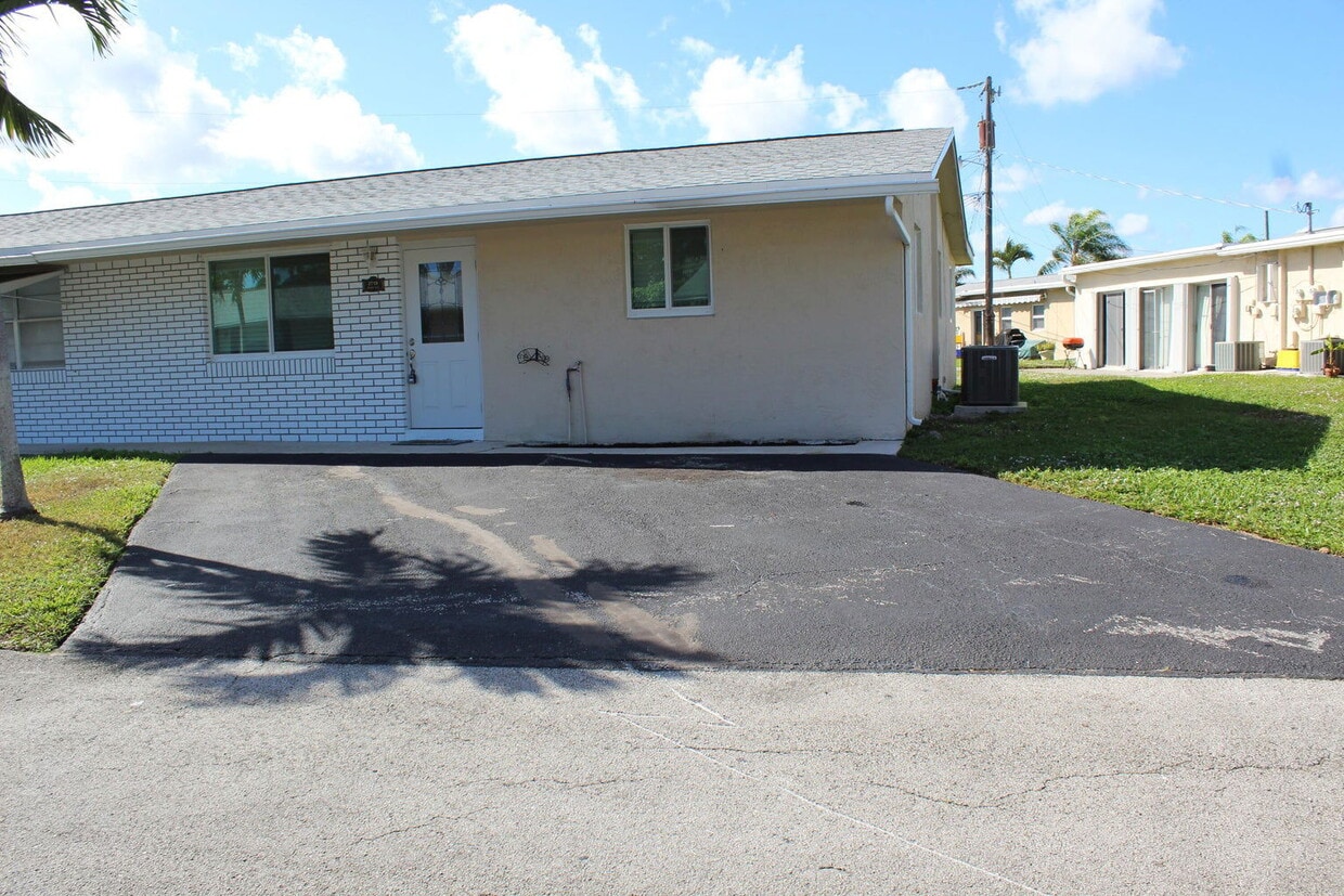 Photo - 2719 Peer Lane, Delray Beach, FL 33445 - 2 BR 1 BA villa