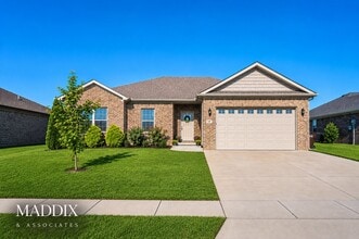 Building Photo - 547 Southern Cross Dr