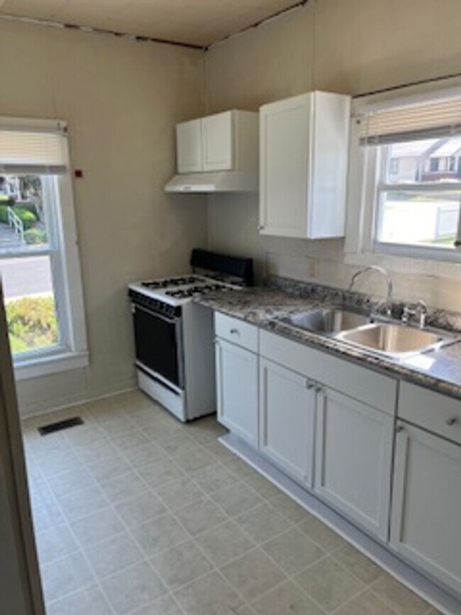 Building Photo - Charming Two-Bedroom Home Near Bryan Park!...