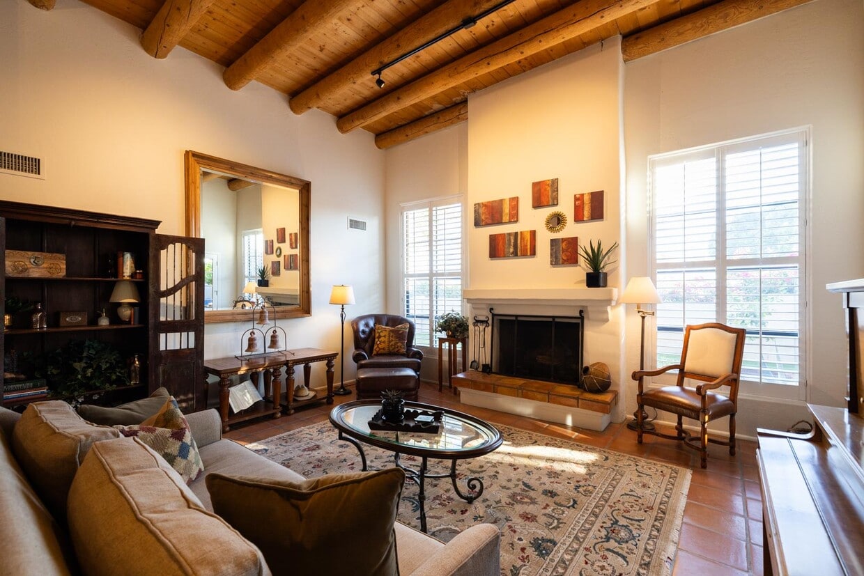 Foto principal - 3121 E Claremont Ave