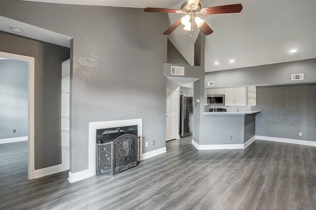 Building Photo - 2121 El Paseo St