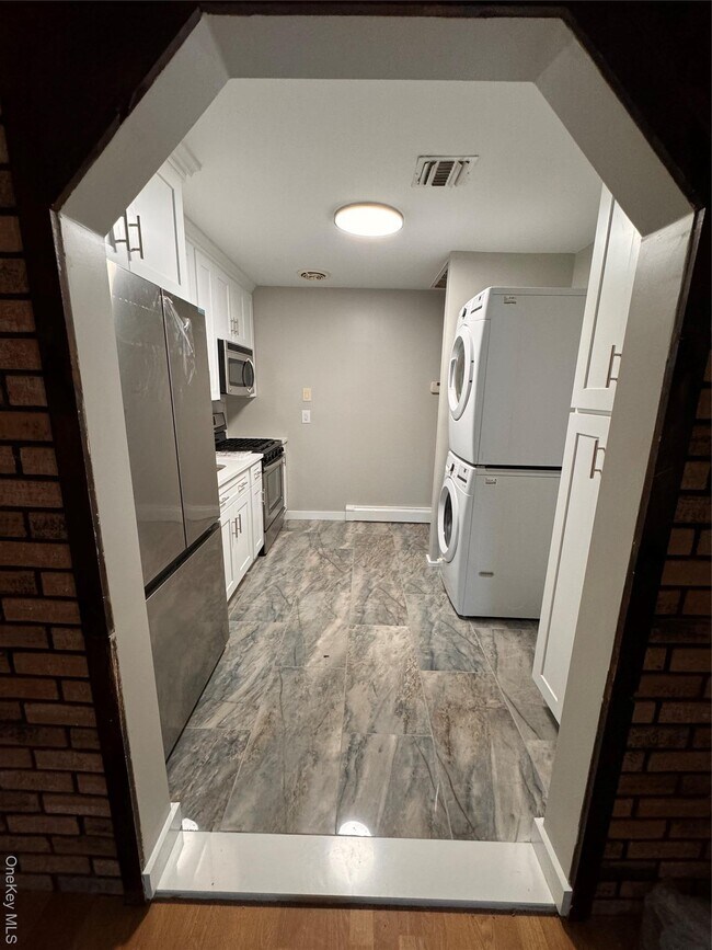 Building Photo - 282 16th St