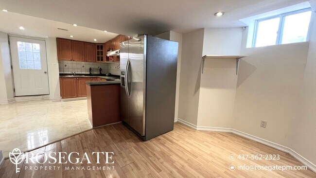 Photo du bâtiment - Spacious 3-Bedroom, 2-Bath Basement Unit i...