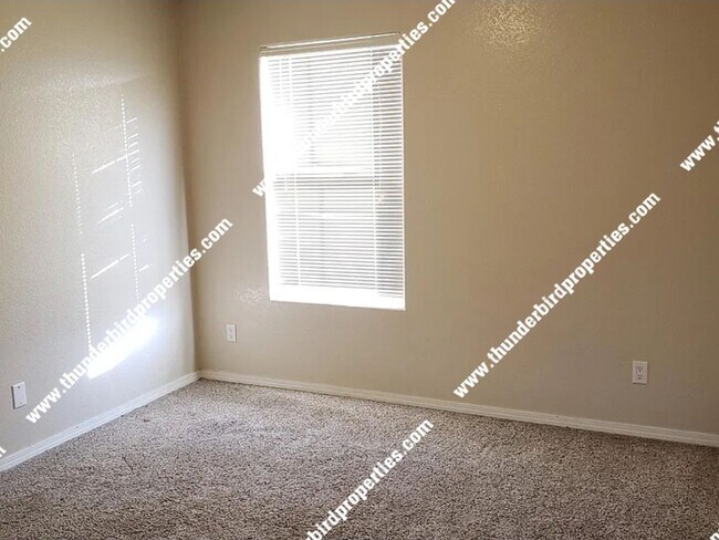 Foto del edificio - Gated Community available NOW!