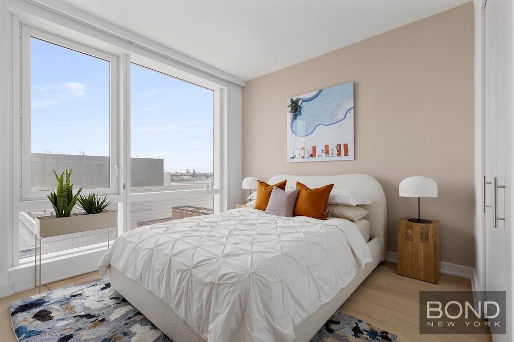 Foto principal - 555 W 38th St