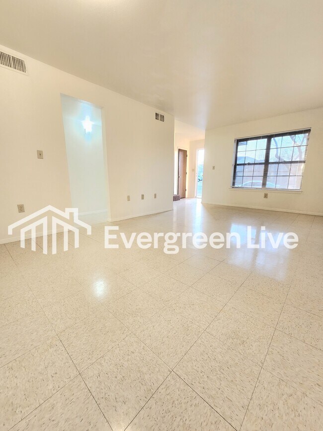 Foto del edificio - 213 Raven Dr