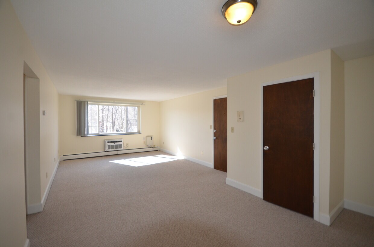 Foto principal - 3 Brattle Dr
