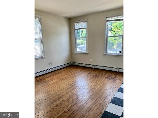 Building Photo - 3550 Scotts Ln
