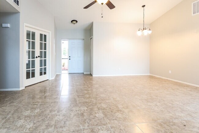 Building Photo - 1414 NE Van Loon Ln