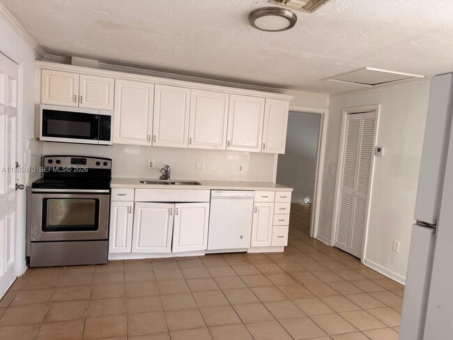 Building Photo - 409 NW 33rd St