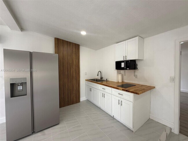 Building Photo - 8805 SW 43rd Terrace