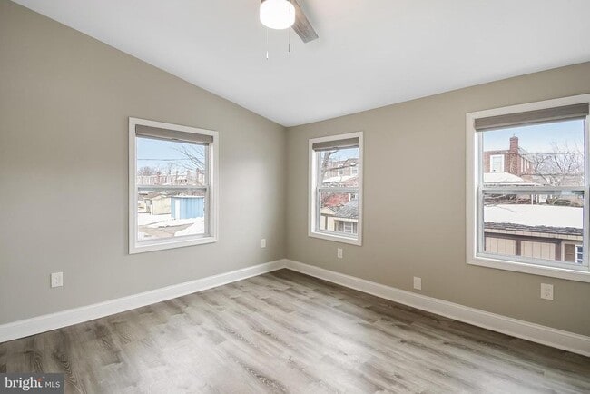 Building Photo - 807 Surrey Ln