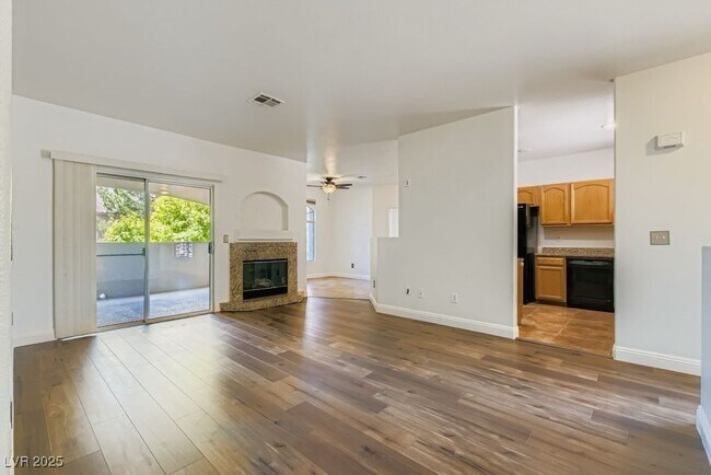Foto del edificio - 2050 W Warm Springs Rd