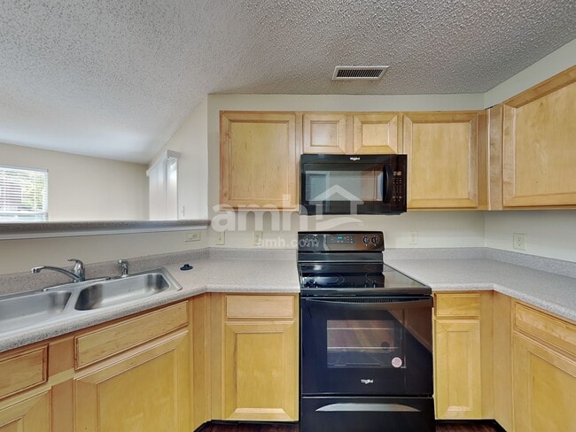 Building Photo - 10383 Homestead Dr