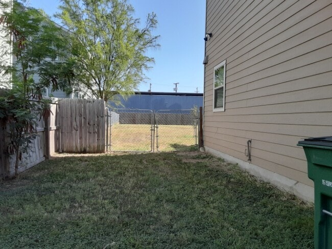 Building Photo - 106 Cornell Ave