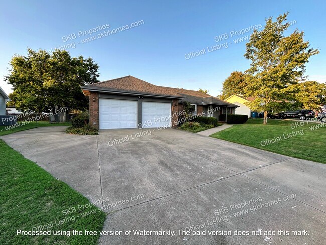 Foto del edificio - 3417 Ridge Dr