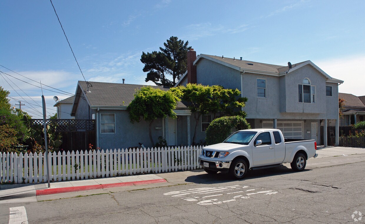Primary Photo - 48-50 N Idaho St