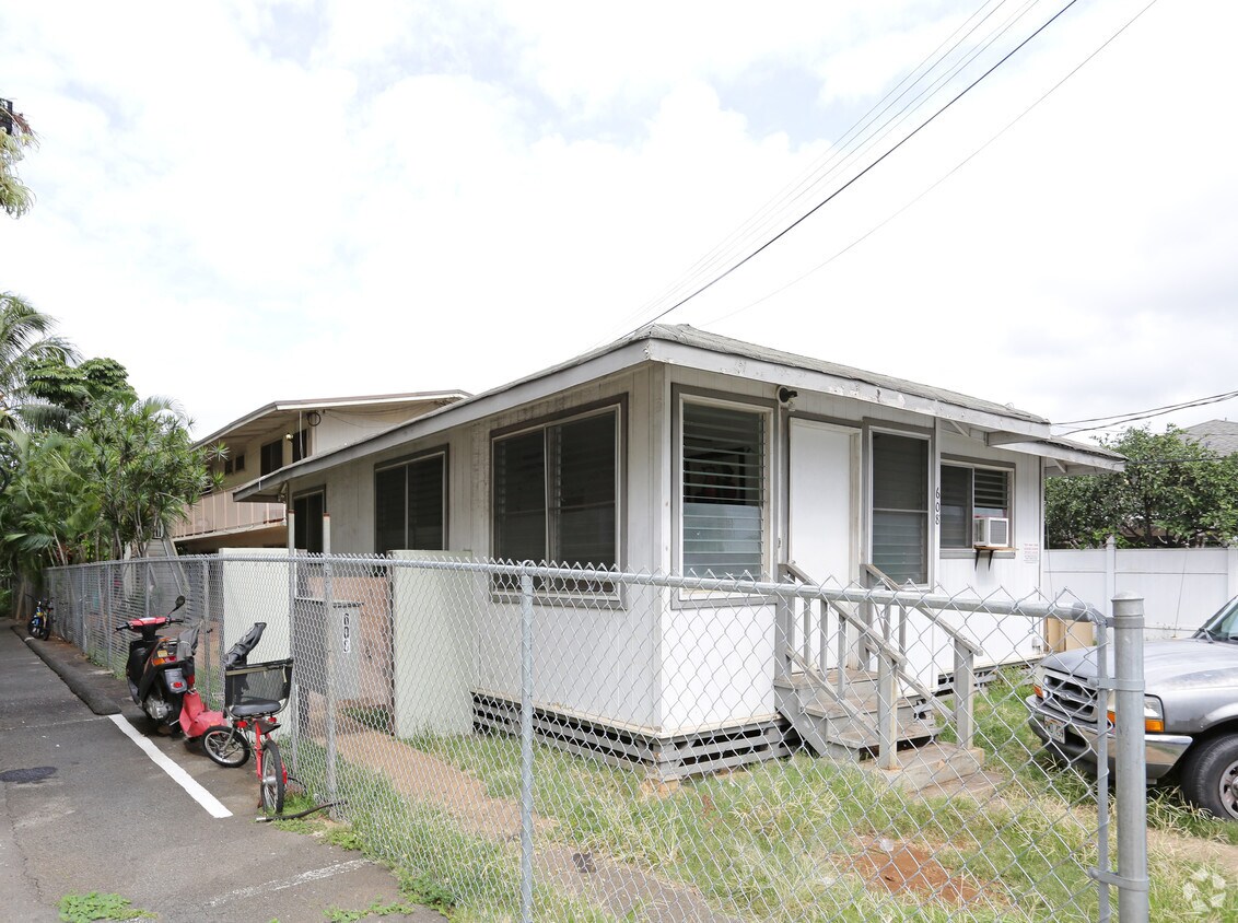 Building Photo - 608 Hausten St