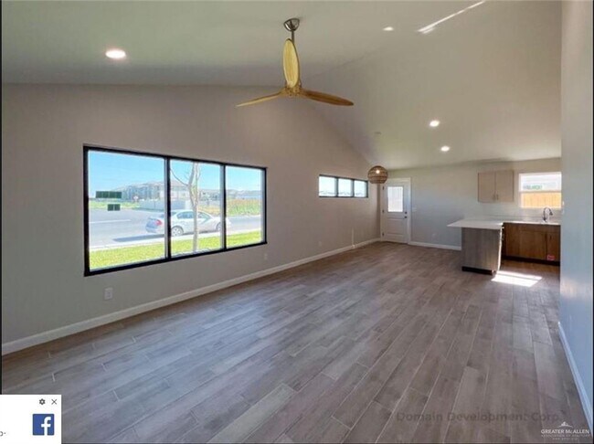 Foto del edificio - 1412 E Iris Ave