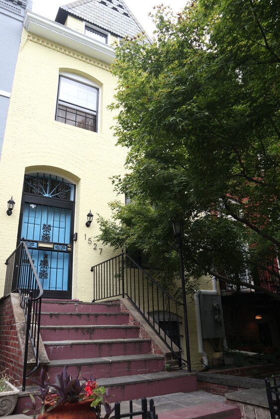 Primary Photo - 1527 Corcoran St NW