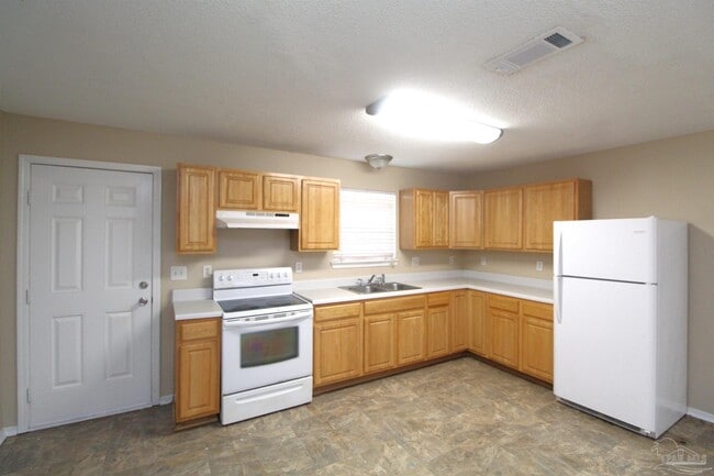 Foto del edificio - 8437 Cherry Ave