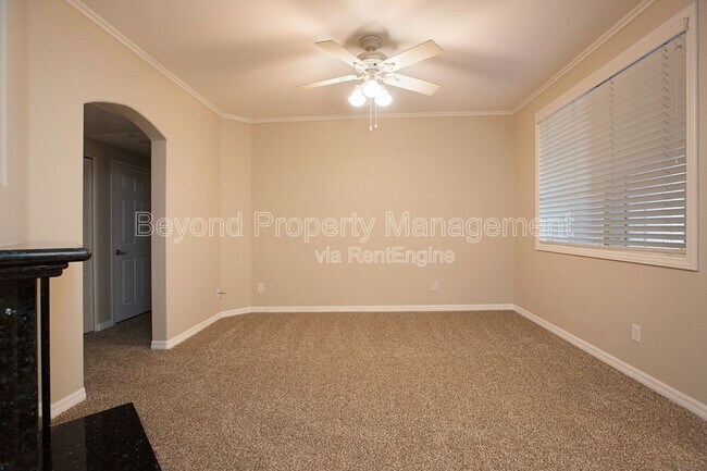 Foto del edificio - 10722 Sabre Hill Dr