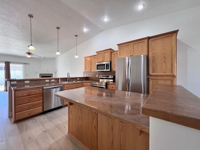 Foto del edificio - Charming Townhouse Oasis in Meridian: Perf...
