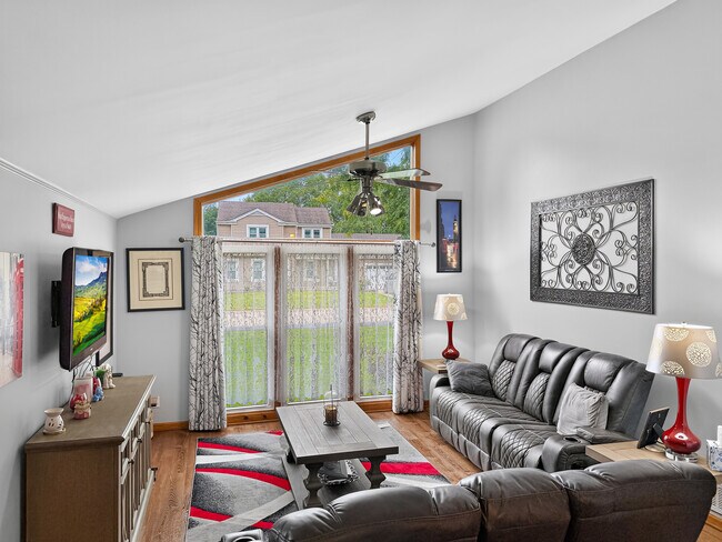 Foto del edificio - 714 Walnut Ln