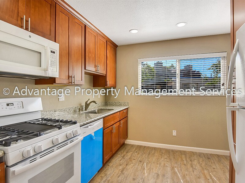 Primary Photo - 1513 Mono Ave