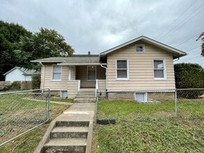 Building Photo - 1036 N Shaver St