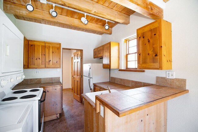 Foto del edificio - 247 C Casados St