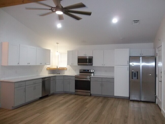 Foto del edificio - 240 Pin Oak Way N