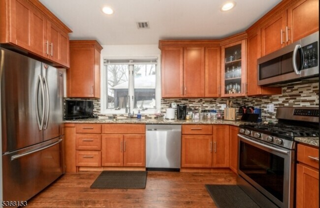 Foto del edificio - 372 W Hazelwood Ave