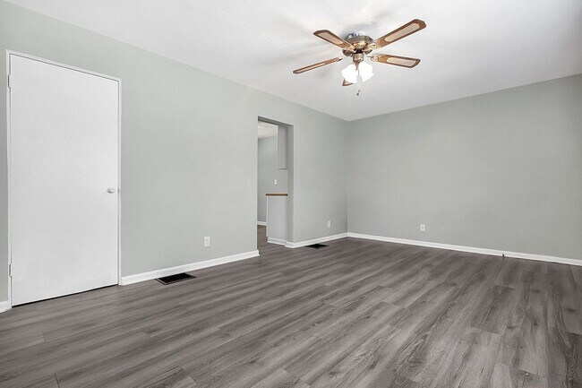 Building Photo - Newly Updated 3 Bedroom Home with Garage &...