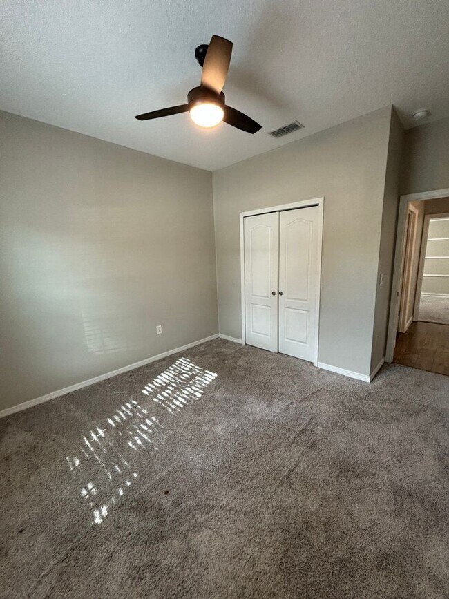 Building Photo - Modern 4 bedroom in Highland Meadow with c...