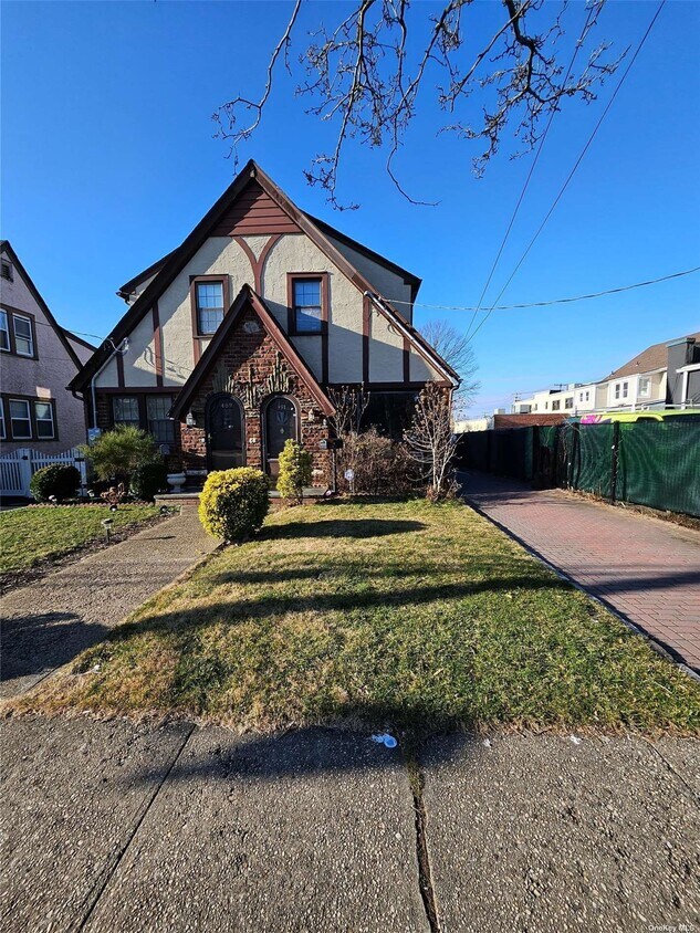 491 Horton Hwy, Williston Park, NY 11596 House Rental in Williston