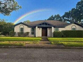 Building Photo - 9303 Sharpview Dr