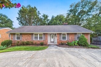 Building Photo - 1103 Surry Dr