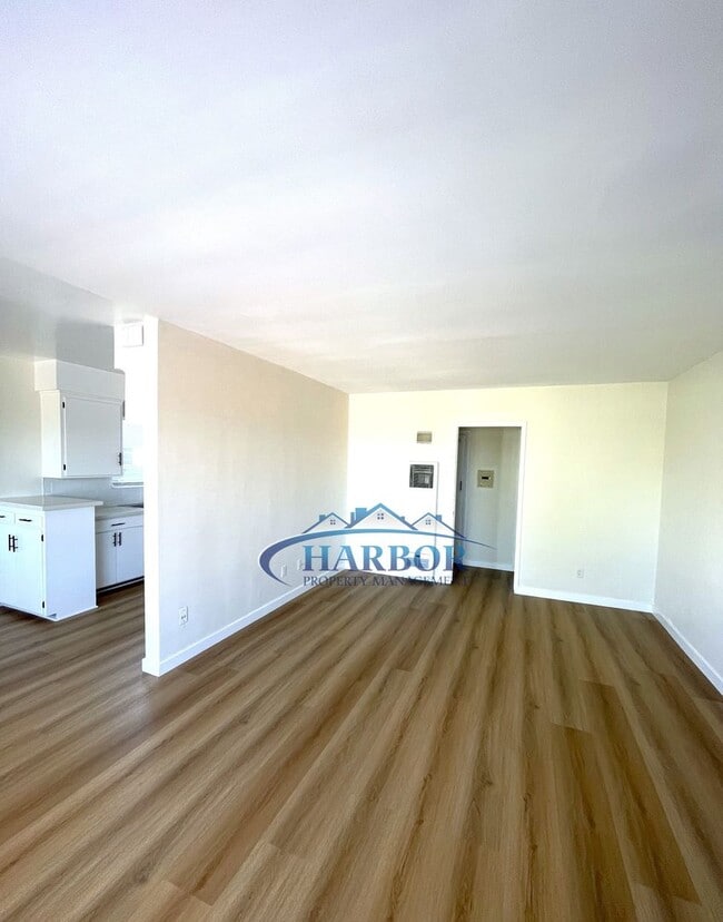 Building Photo - 4367 W 133rd St