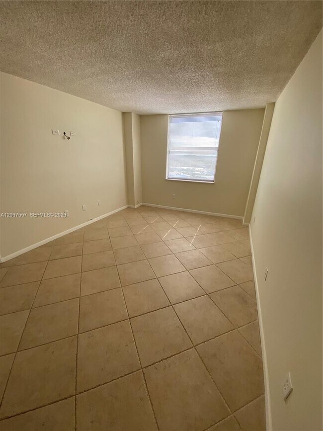 Foto del edificio - 1470 NE 123rd St