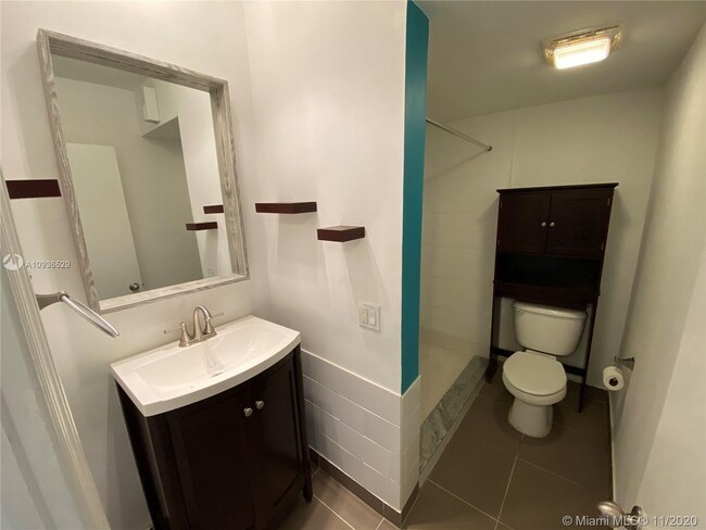 Building Photo - 15 Isle of Venice Dr