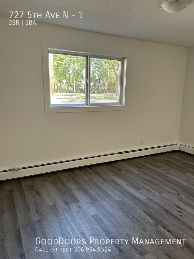 Photo du bâtiment - 727 5th Ave N